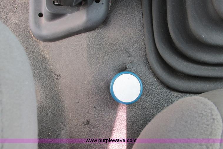 image for item I3500 2000 Ford F650 Super Duty XL Crew Cab service truck with crane