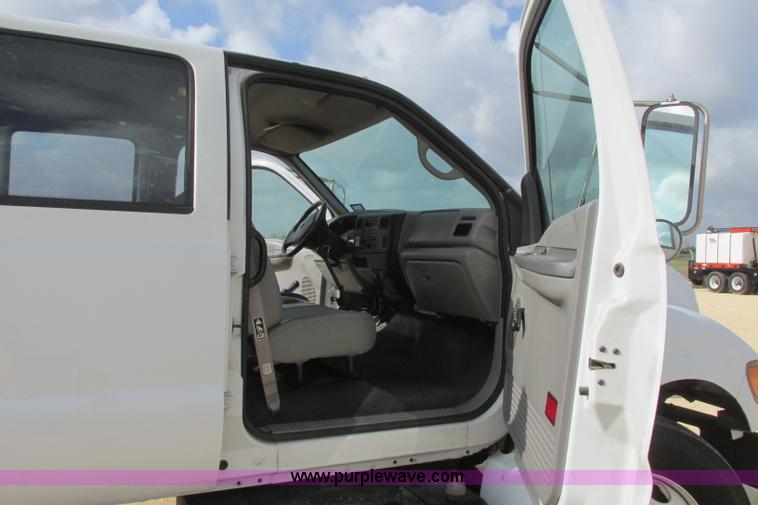 image for item I3500 2000 Ford F650 Super Duty XL Crew Cab service truck with crane