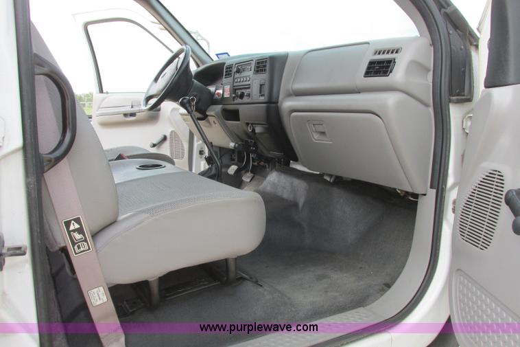 image for item I3500 2000 Ford F650 Super Duty XL Crew Cab service truck with crane