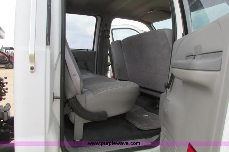 image for item I3500 2000 Ford F650 Super Duty XL Crew Cab service truck with crane