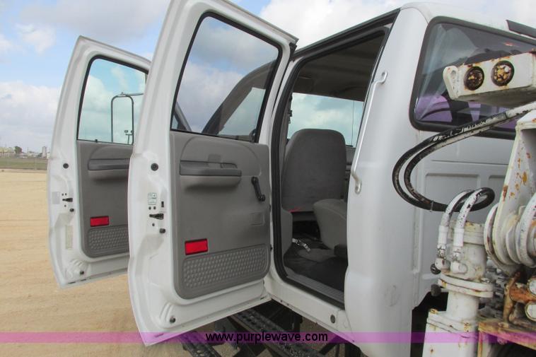 image for item I3500 2000 Ford F650 Super Duty XL Crew Cab service truck with crane