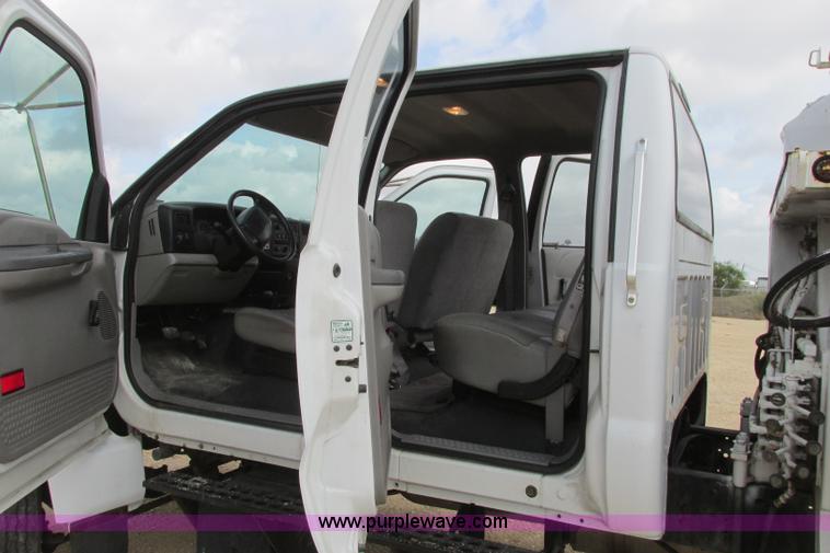 image for item I3500 2000 Ford F650 Super Duty XL Crew Cab service truck with crane