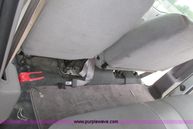 image for item I3500 2000 Ford F650 Super Duty XL Crew Cab service truck with crane