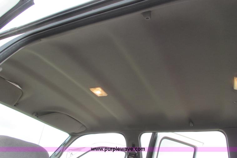 image for item I3500 2000 Ford F650 Super Duty XL Crew Cab service truck with crane