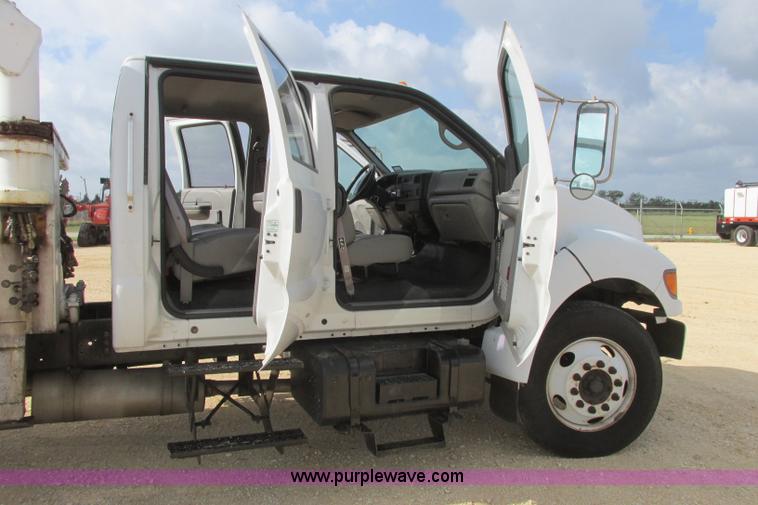 image for item I3500 2000 Ford F650 Super Duty XL Crew Cab service truck with crane