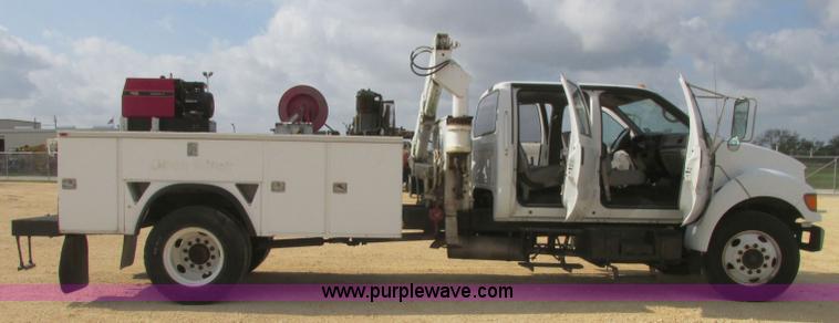 image for item I3500 2000 Ford F650 Super Duty XL Crew Cab service truck with crane