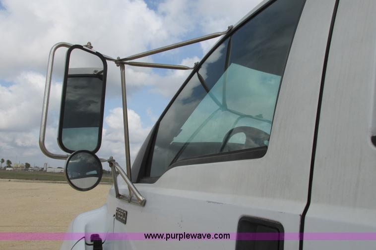 image for item I3500 2000 Ford F650 Super Duty XL Crew Cab service truck with crane