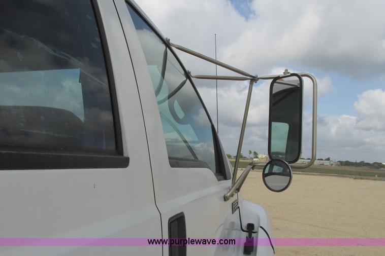 image for item I3500 2000 Ford F650 Super Duty XL Crew Cab service truck with crane