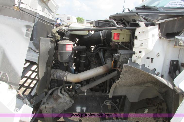 image for item I3500 2000 Ford F650 Super Duty XL Crew Cab service truck with crane