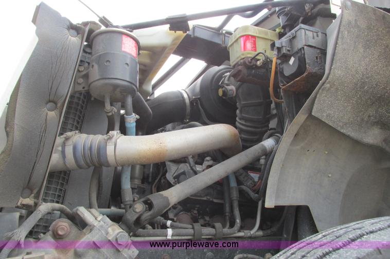 image for item I3500 2000 Ford F650 Super Duty XL Crew Cab service truck with crane