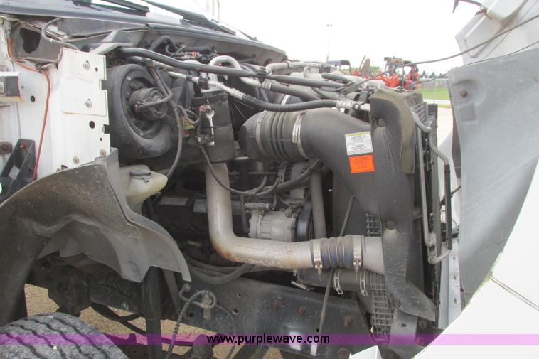 image for item I3500 2000 Ford F650 Super Duty XL Crew Cab service truck with crane