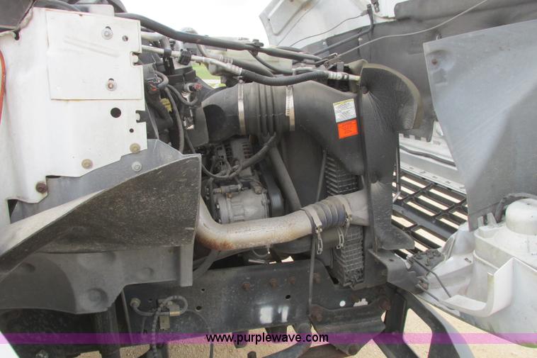 image for item I3500 2000 Ford F650 Super Duty XL Crew Cab service truck with crane