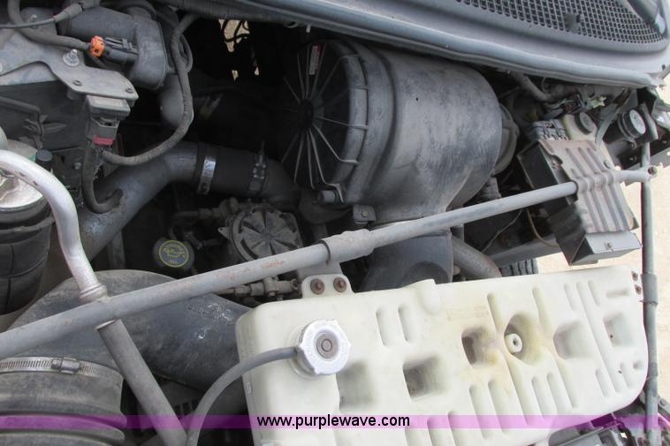 image for item I3500 2000 Ford F650 Super Duty XL Crew Cab service truck with crane