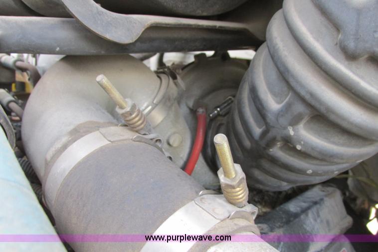 image for item I3500 2000 Ford F650 Super Duty XL Crew Cab service truck with crane