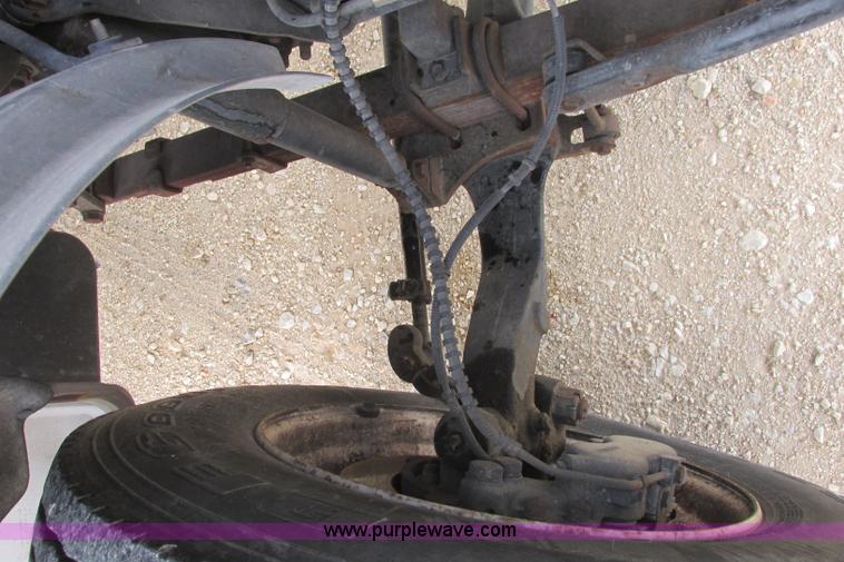 image for item I3500 2000 Ford F650 Super Duty XL Crew Cab service truck with crane