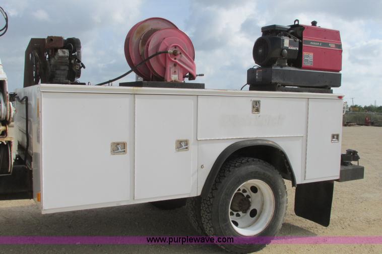 image for item I3500 2000 Ford F650 Super Duty XL Crew Cab service truck with crane