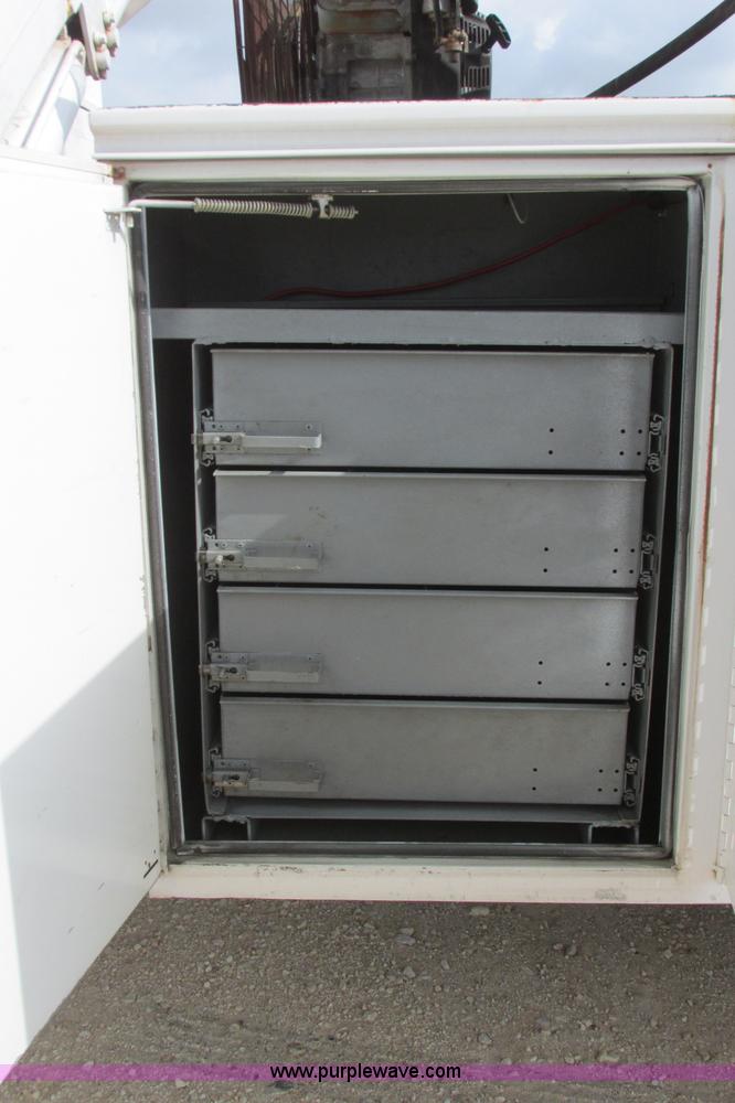 image for item I3500 2000 Ford F650 Super Duty XL Crew Cab service truck with crane