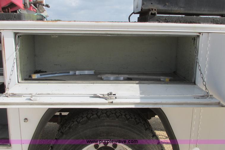 image for item I3500 2000 Ford F650 Super Duty XL Crew Cab service truck with crane