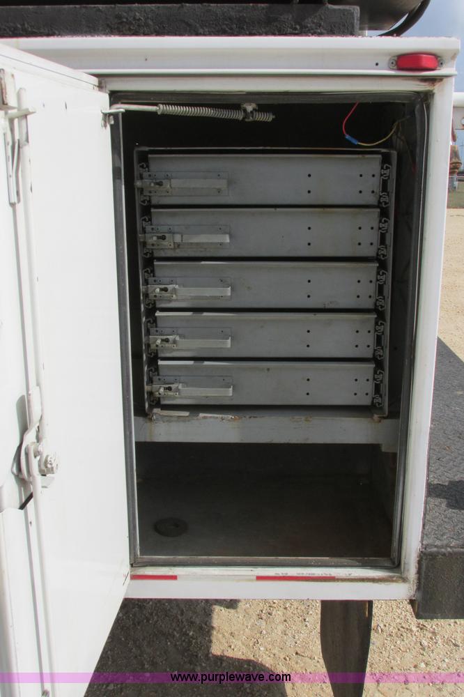 image for item I3500 2000 Ford F650 Super Duty XL Crew Cab service truck with crane