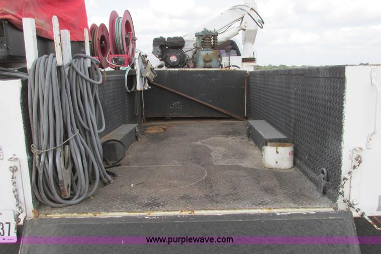 image for item I3500 2000 Ford F650 Super Duty XL Crew Cab service truck with crane