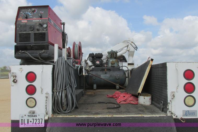 image for item I3500 2000 Ford F650 Super Duty XL Crew Cab service truck with crane