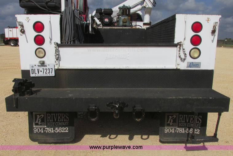 image for item I3500 2000 Ford F650 Super Duty XL Crew Cab service truck with crane