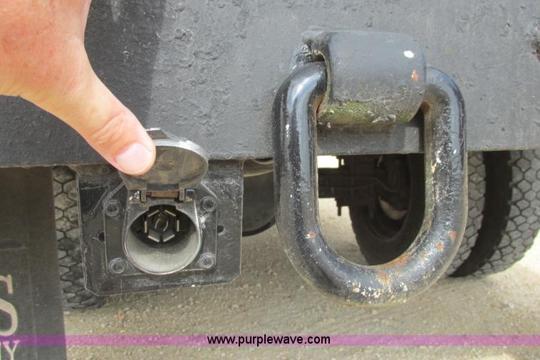 image for item I3500 2000 Ford F650 Super Duty XL Crew Cab service truck with crane