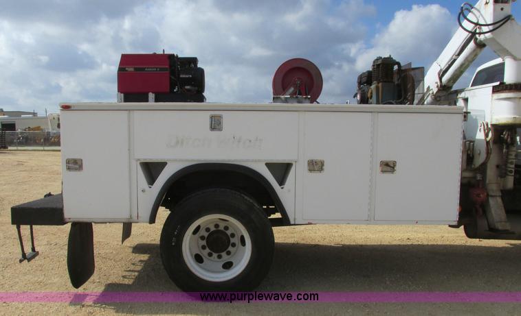 image for item I3500 2000 Ford F650 Super Duty XL Crew Cab service truck with crane