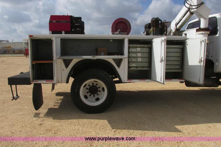 image for item I3500 2000 Ford F650 Super Duty XL Crew Cab service truck with crane