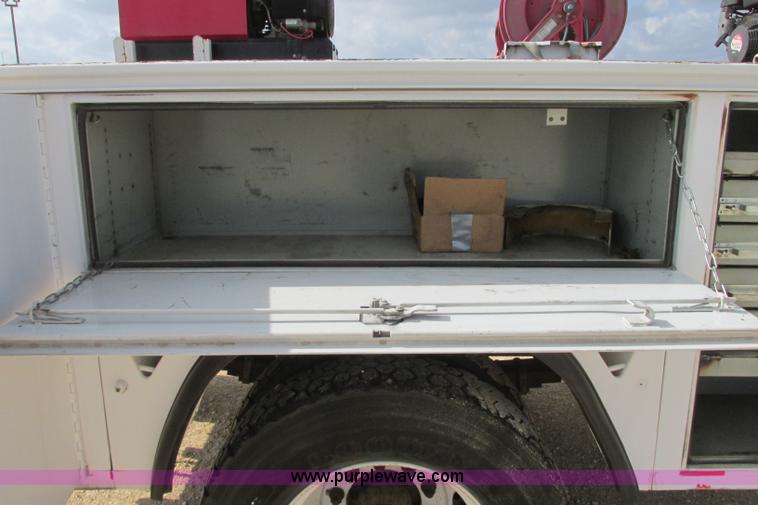 image for item I3500 2000 Ford F650 Super Duty XL Crew Cab service truck with crane