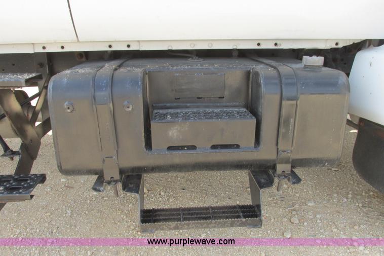 image for item I3500 2000 Ford F650 Super Duty XL Crew Cab service truck with crane