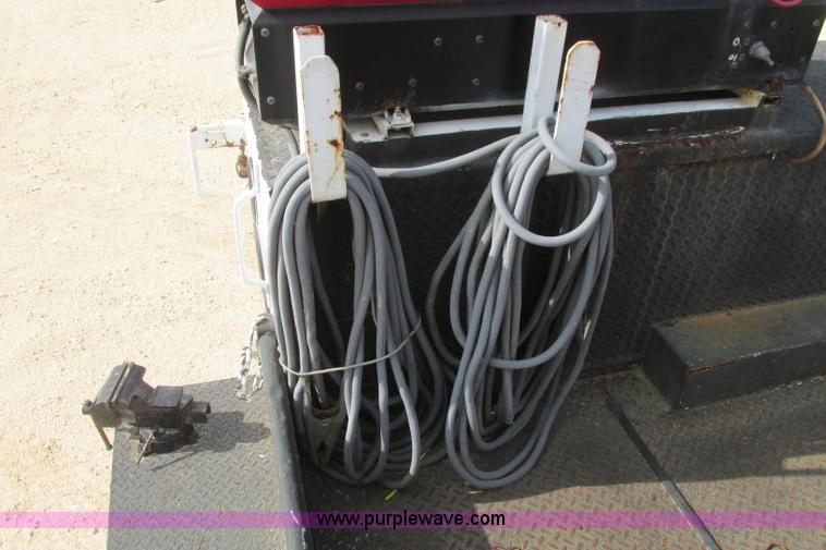 image for item I3500 2000 Ford F650 Super Duty XL Crew Cab service truck with crane