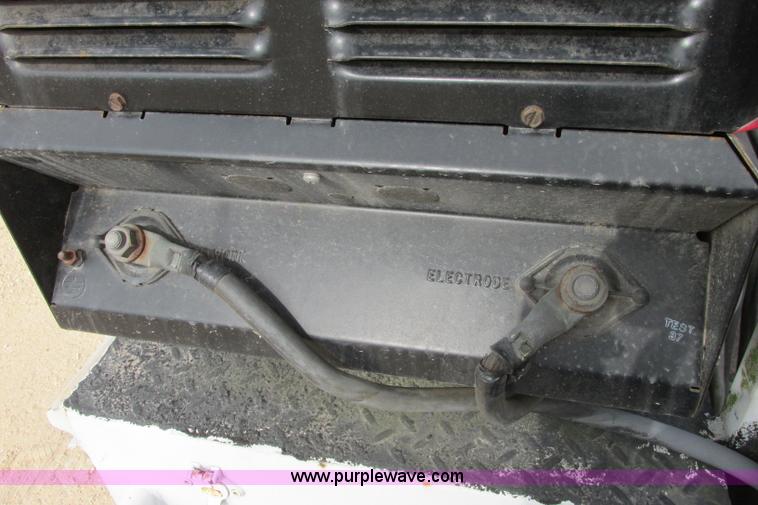 image for item I3500 2000 Ford F650 Super Duty XL Crew Cab service truck with crane