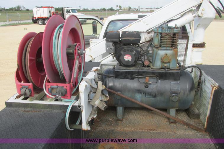 image for item I3500 2000 Ford F650 Super Duty XL Crew Cab service truck with crane