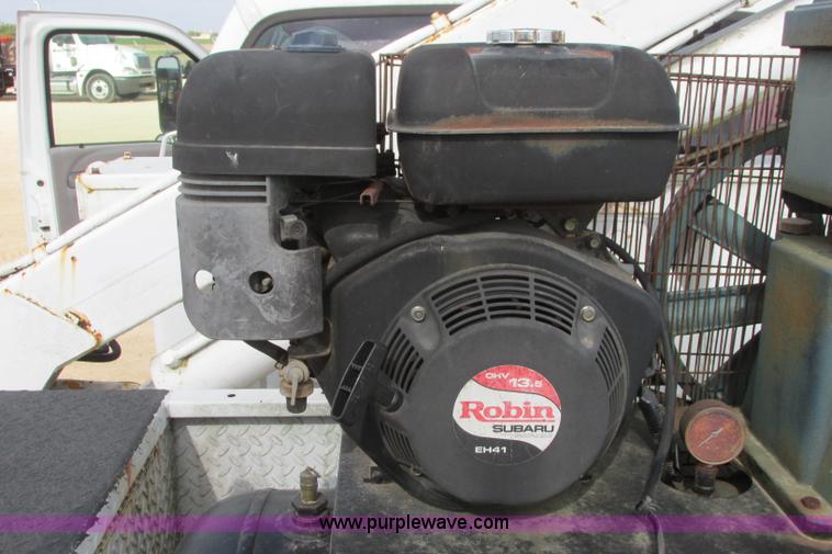 image for item I3500 2000 Ford F650 Super Duty XL Crew Cab service truck with crane