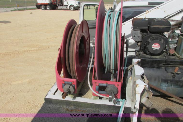 image for item I3500 2000 Ford F650 Super Duty XL Crew Cab service truck with crane