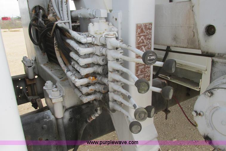 image for item I3500 2000 Ford F650 Super Duty XL Crew Cab service truck with crane