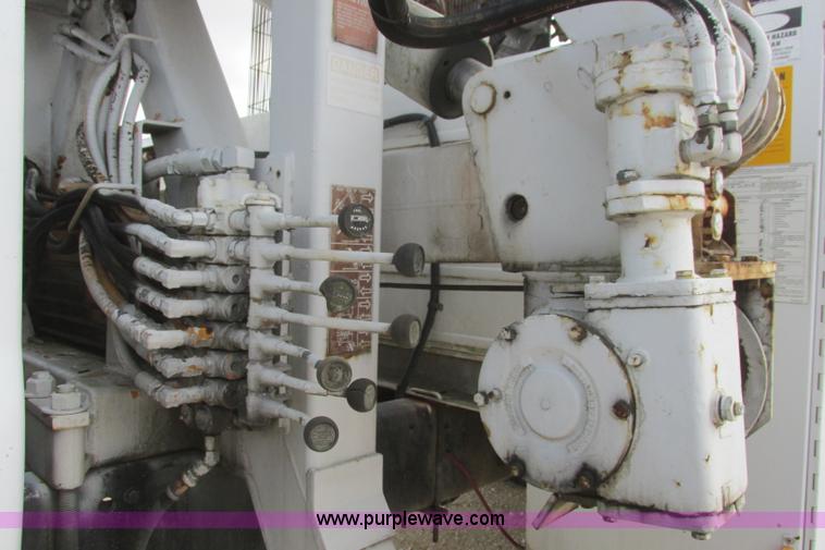 image for item I3500 2000 Ford F650 Super Duty XL Crew Cab service truck with crane