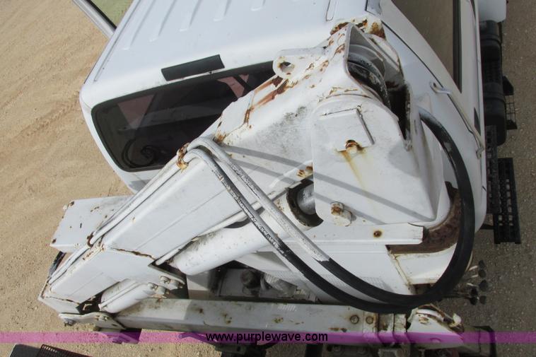 image for item I3500 2000 Ford F650 Super Duty XL Crew Cab service truck with crane