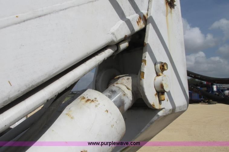 image for item I3500 2000 Ford F650 Super Duty XL Crew Cab service truck with crane