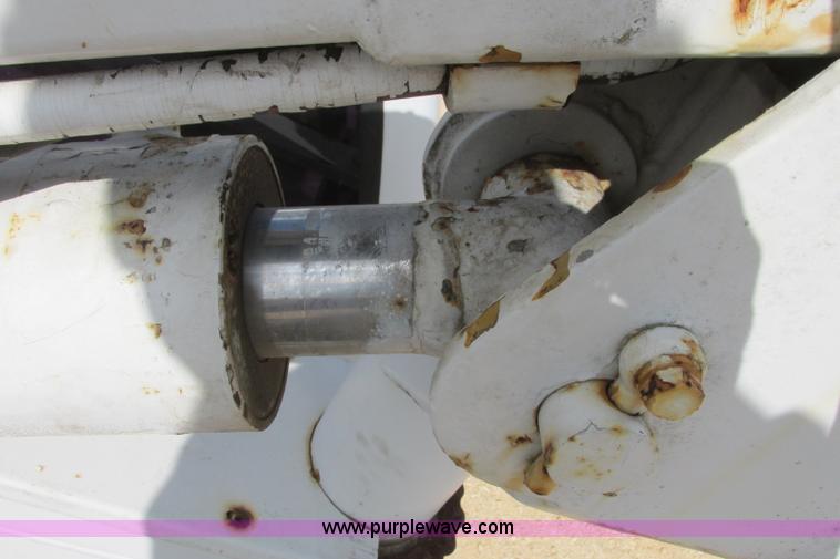 image for item I3500 2000 Ford F650 Super Duty XL Crew Cab service truck with crane