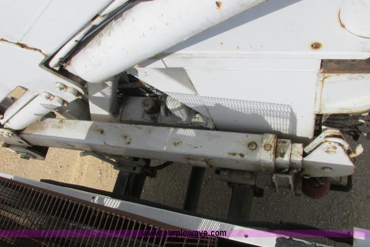 image for item I3500 2000 Ford F650 Super Duty XL Crew Cab service truck with crane