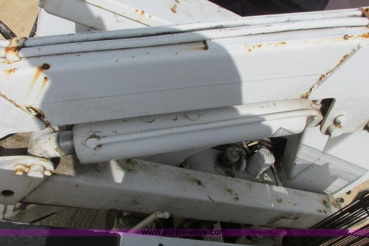 image for item I3500 2000 Ford F650 Super Duty XL Crew Cab service truck with crane