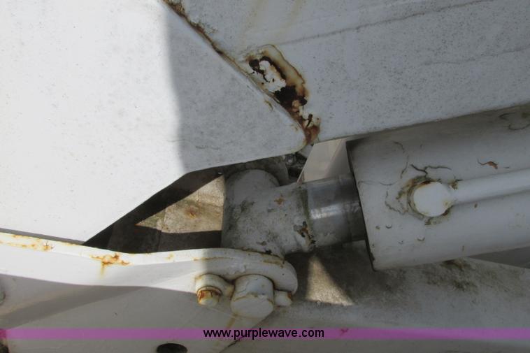 image for item I3500 2000 Ford F650 Super Duty XL Crew Cab service truck with crane