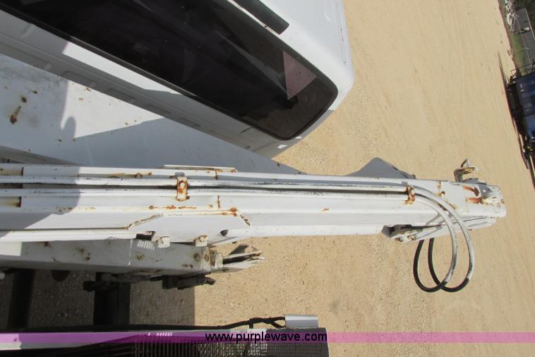 image for item I3500 2000 Ford F650 Super Duty XL Crew Cab service truck with crane