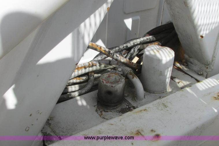 image for item I3500 2000 Ford F650 Super Duty XL Crew Cab service truck with crane