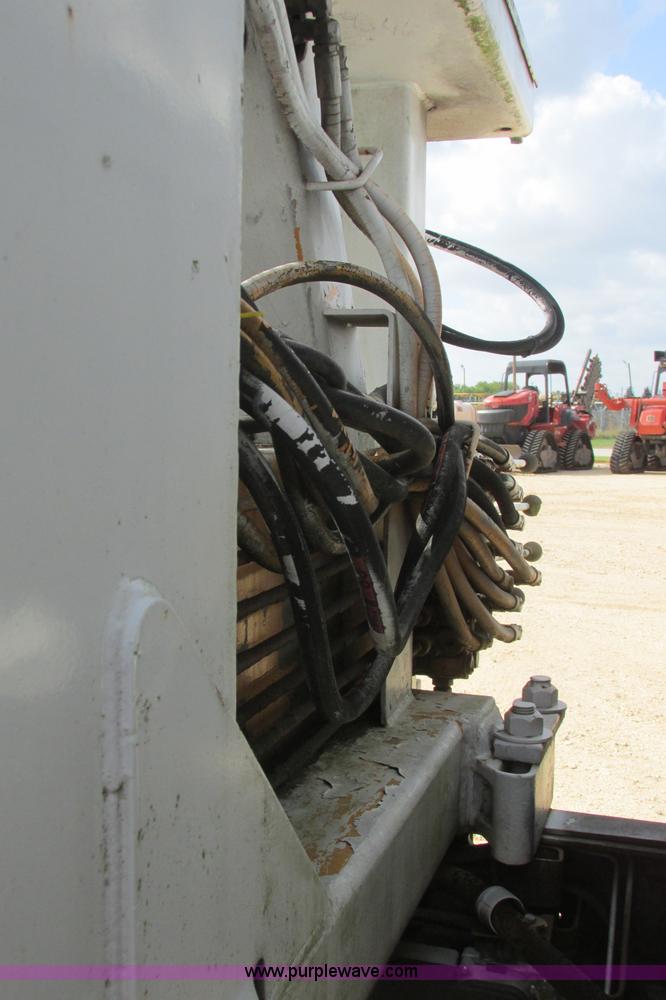 image for item I3500 2000 Ford F650 Super Duty XL Crew Cab service truck with crane