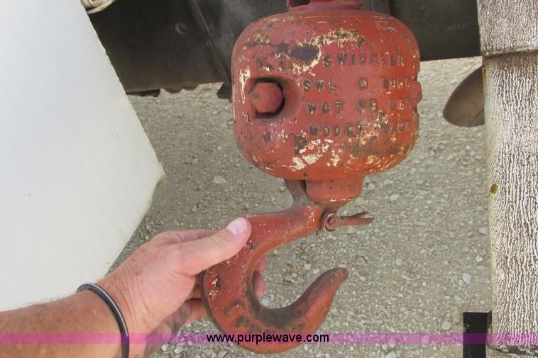 image for item I3500 2000 Ford F650 Super Duty XL Crew Cab service truck with crane