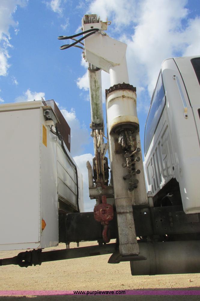 image for item I3500 2000 Ford F650 Super Duty XL Crew Cab service truck with crane