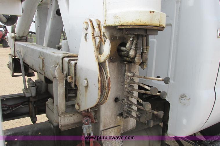 image for item I3500 2000 Ford F650 Super Duty XL Crew Cab service truck with crane